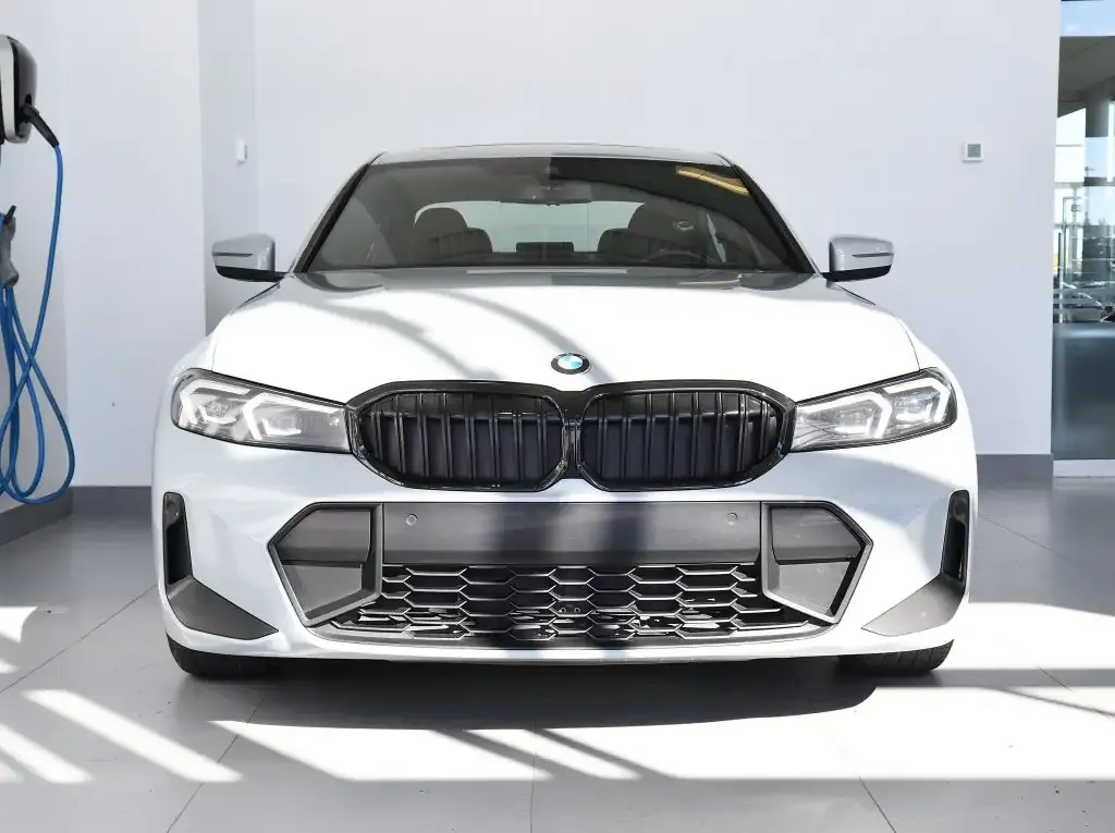 BMW 3 Series 2023 photo 5