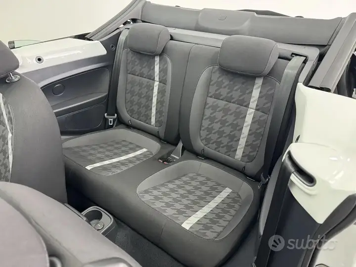 Volkswagen Maggiolino Cabrio 2017 photo 2