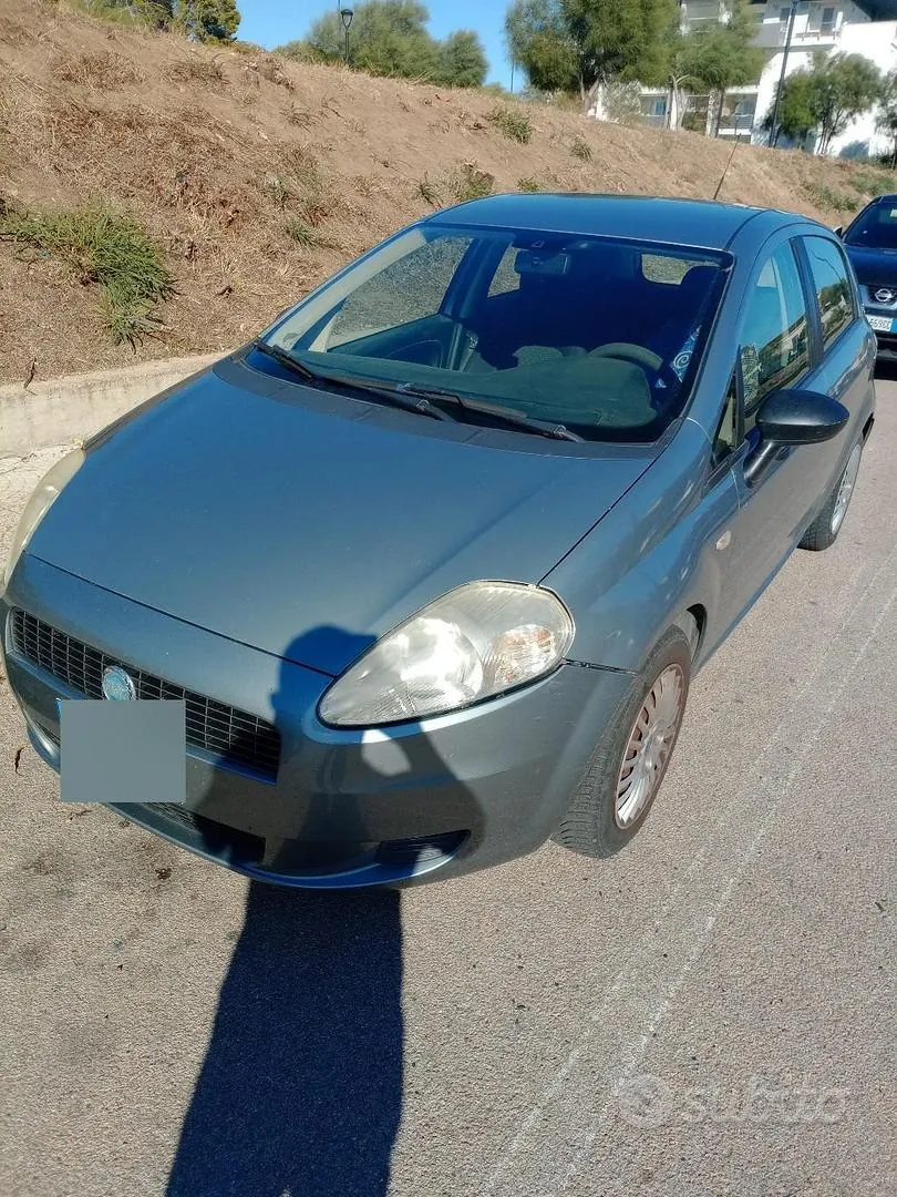 Fiat Grande Punto 2005 photo 2