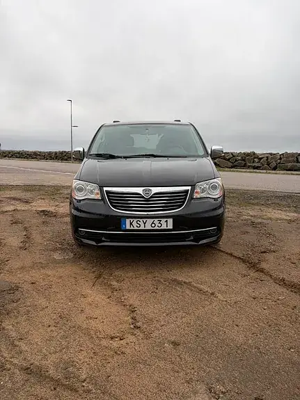 Lancia Voyager 2015 photo 3