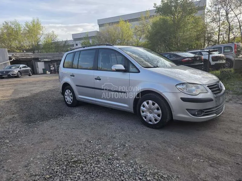 Volkswagen Touran 2009 photo 4
