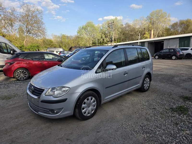 Volkswagen Touran 2009 photo 2