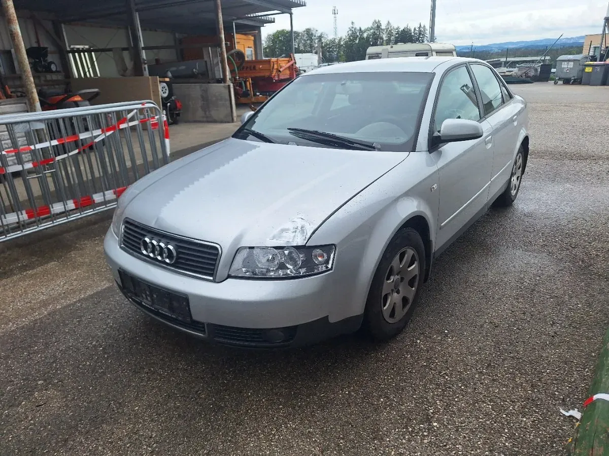 Audi A4 2003 photo 2