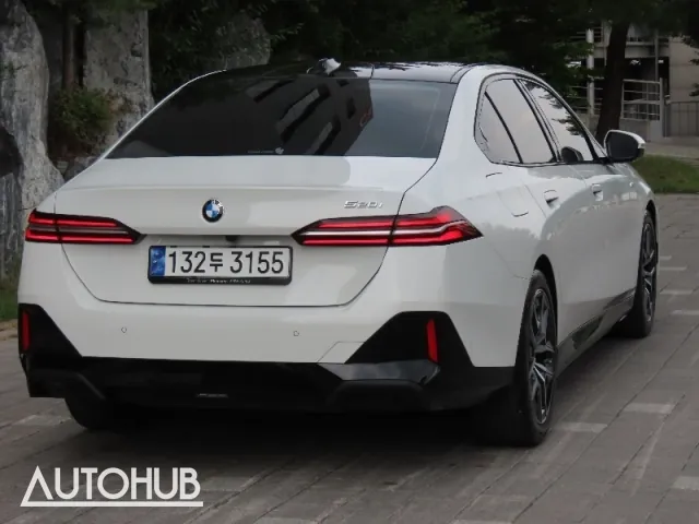 BMW 5 Series 2023 photo 3