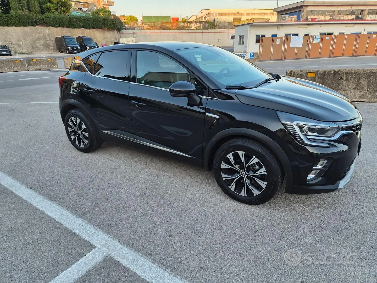 Renault Captur 2024 photo 2