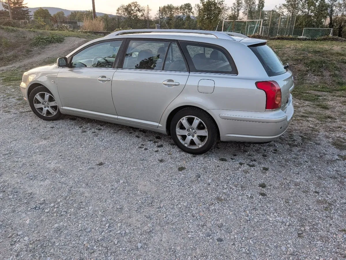 Toyota Avensis 2005 photo 2