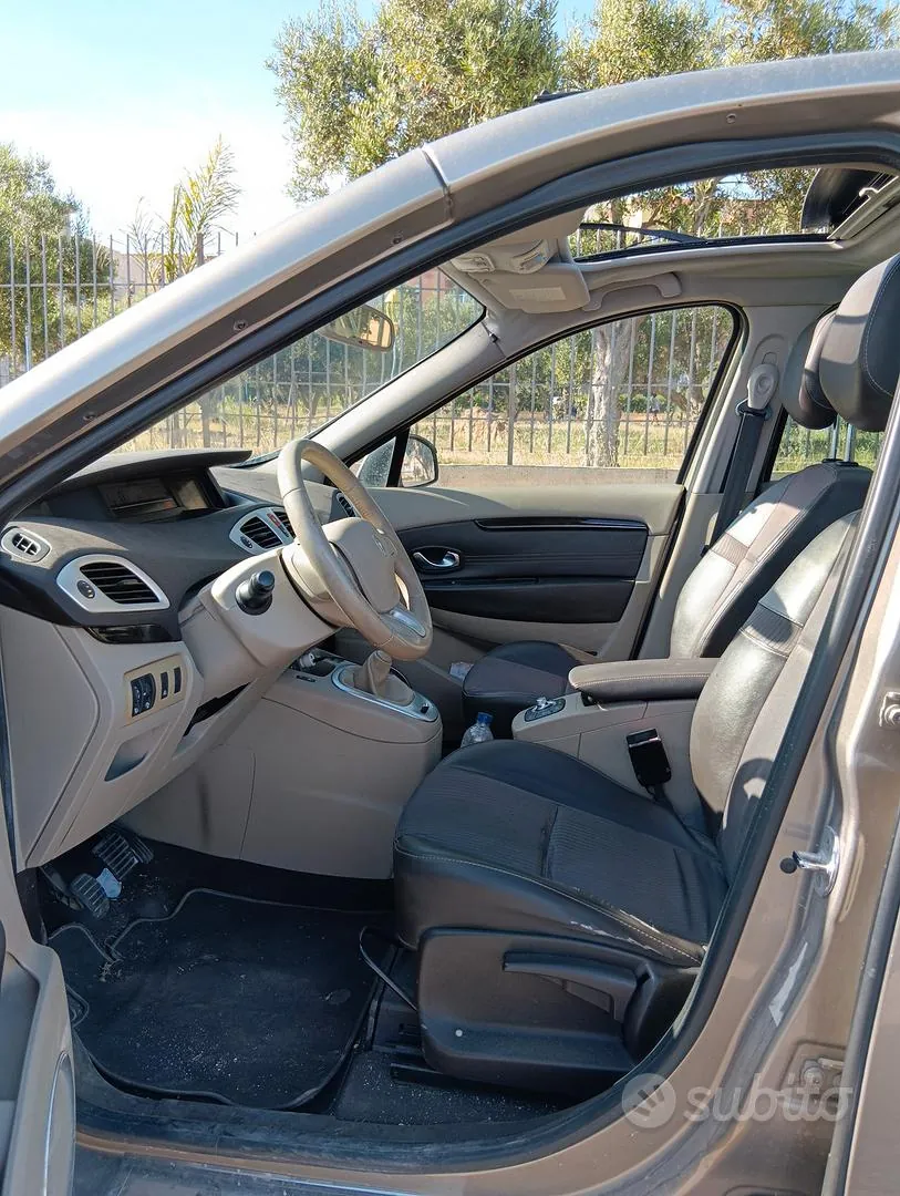 Renault Scenic 2010 photo 4