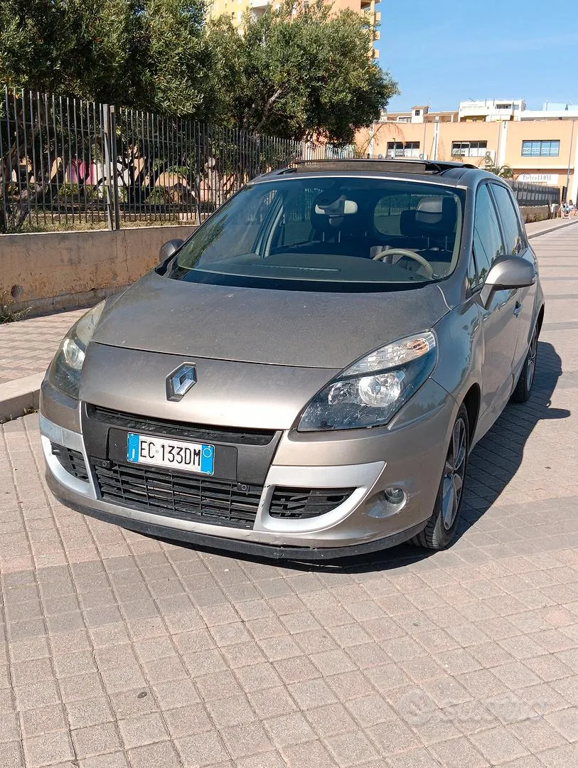 Renault Scenic 2010 photo 2