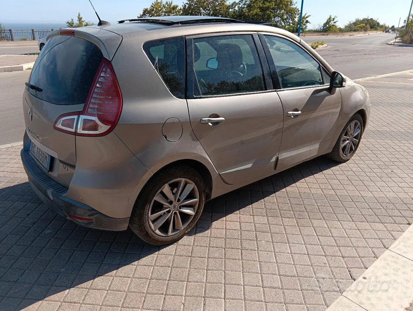 Renault Scenic 2010 photo 3