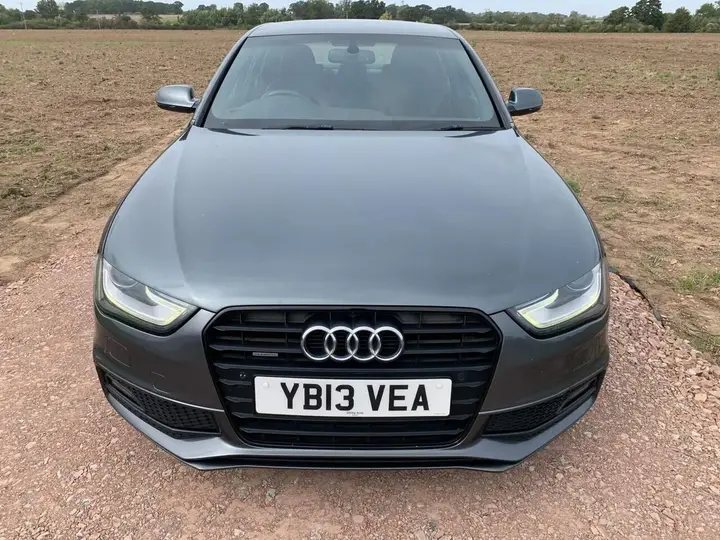 Audi A4 2013 photo 2