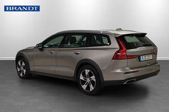 Volvo V60 Cross Country 2019 photo 2