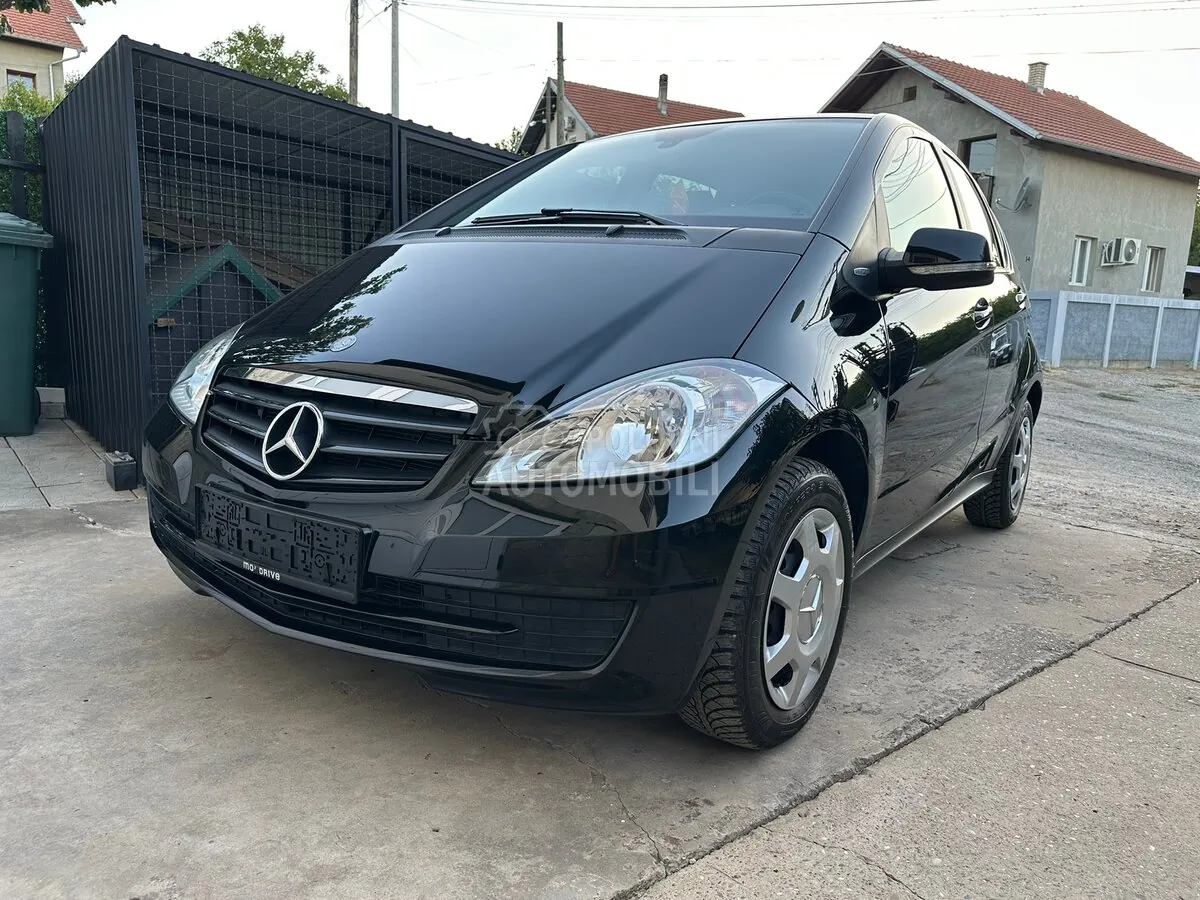 Mercedes-Benz A 160 2011 photo 2