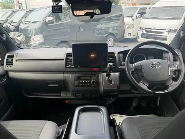 Toyota Hiace Van 2025 photo 4