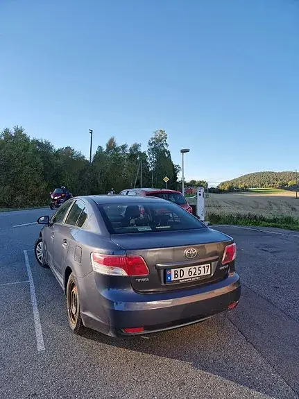 Toyota Avensis 2009 photo 2