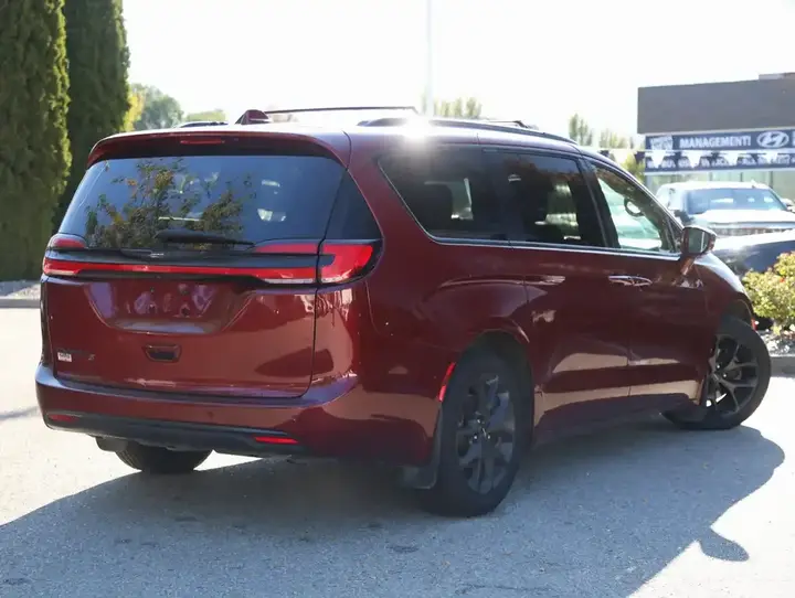 Chrysler Pacifica 2022 photo 3