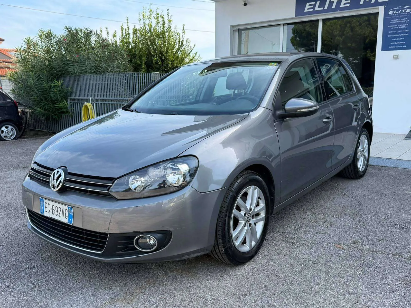 Volkswagen Golf 2011 photo 2