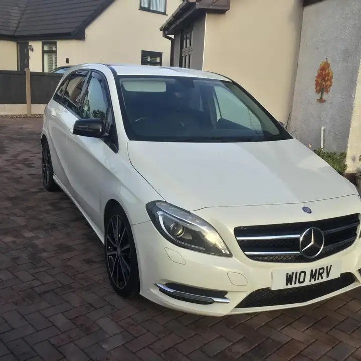 Mercedes-Benz B-Class 2013 photo 2