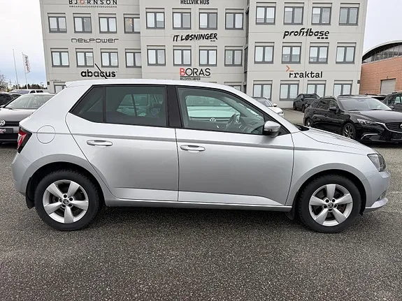 Skoda Fabia 2015 photo 4