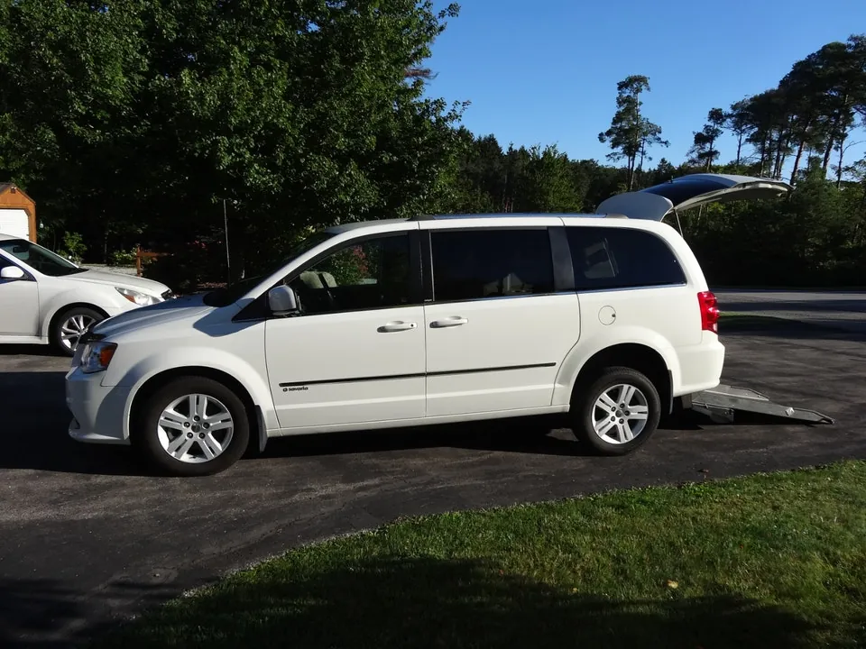 Dodge Grand Caravan 2013 photo 2