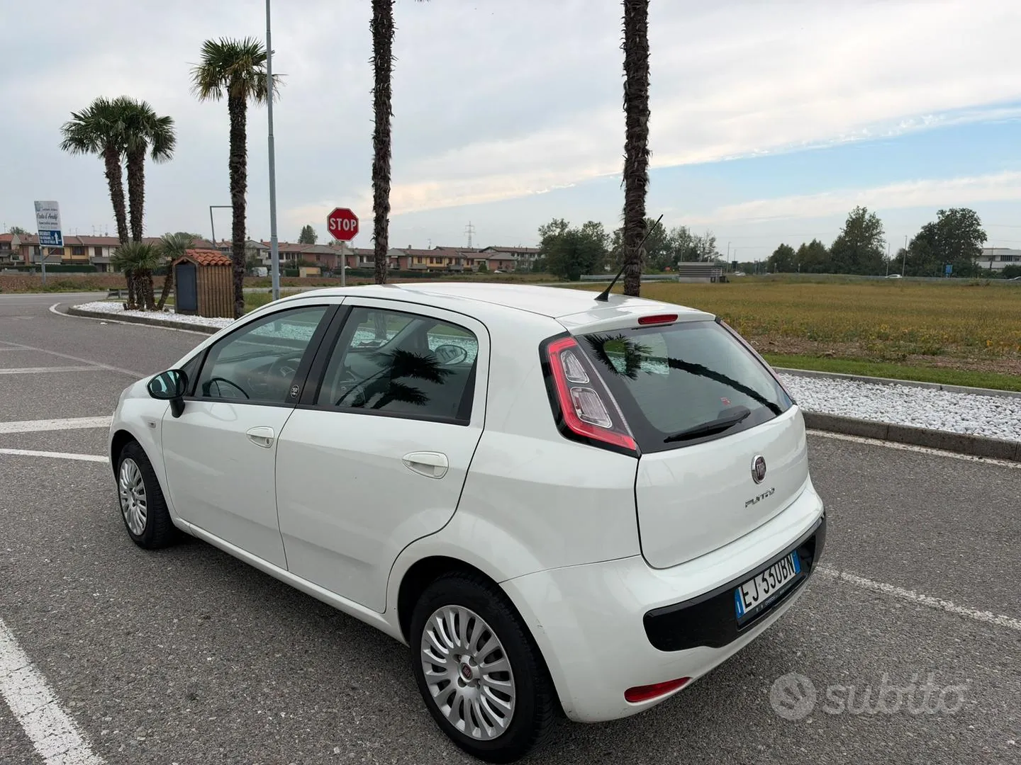 Fiat Punto 2011 photo 2