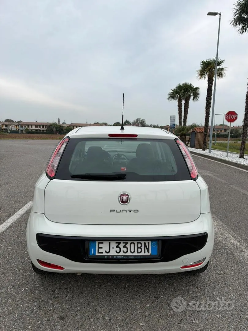 Fiat Punto 2011 photo 3