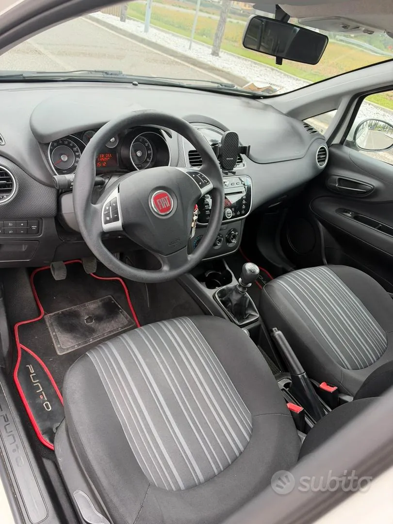 Fiat Punto 2011 photo 5