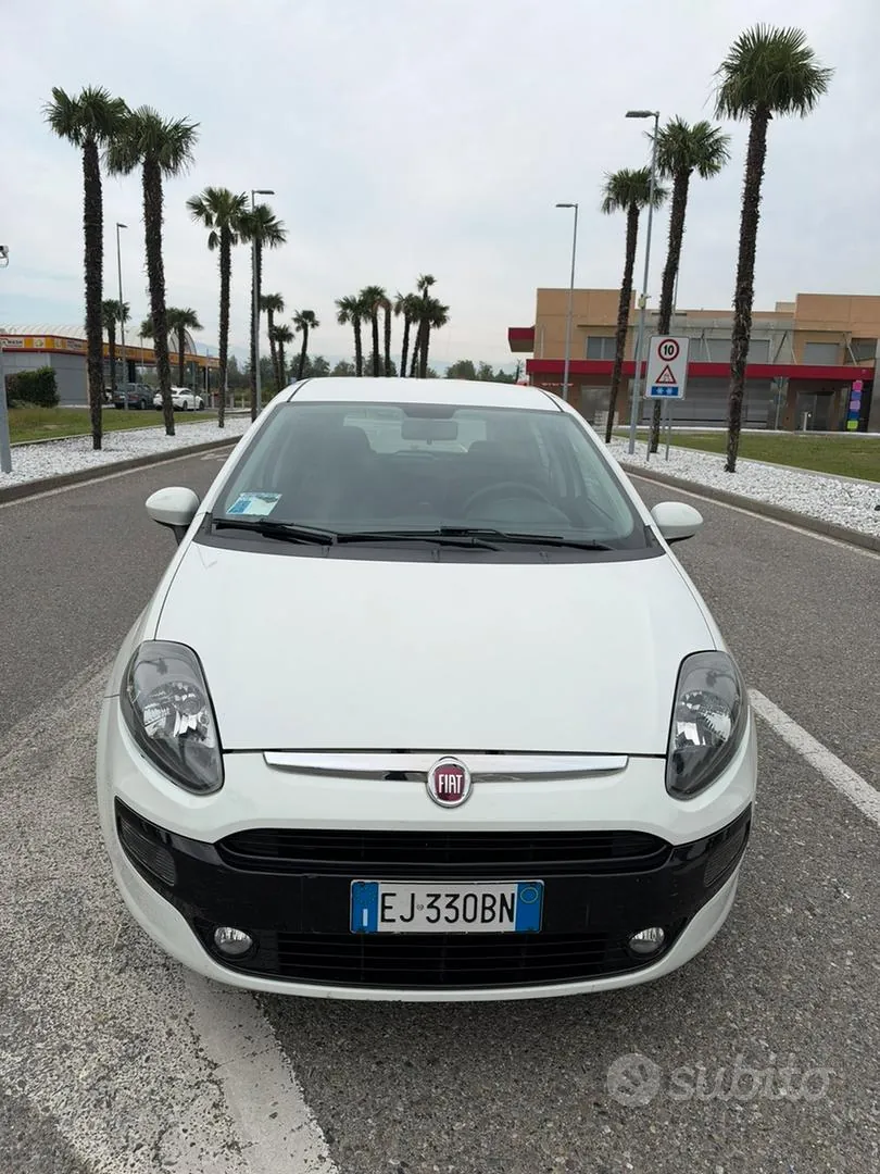 Fiat Punto 2011 photo 4