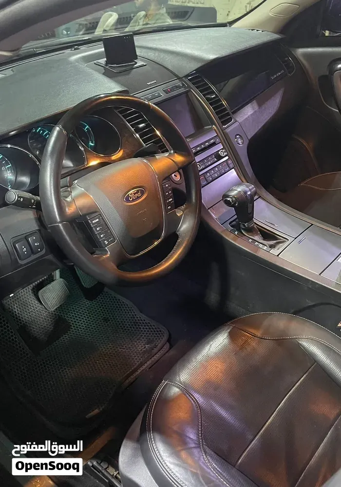 Ford Taurus 2011 photo 4