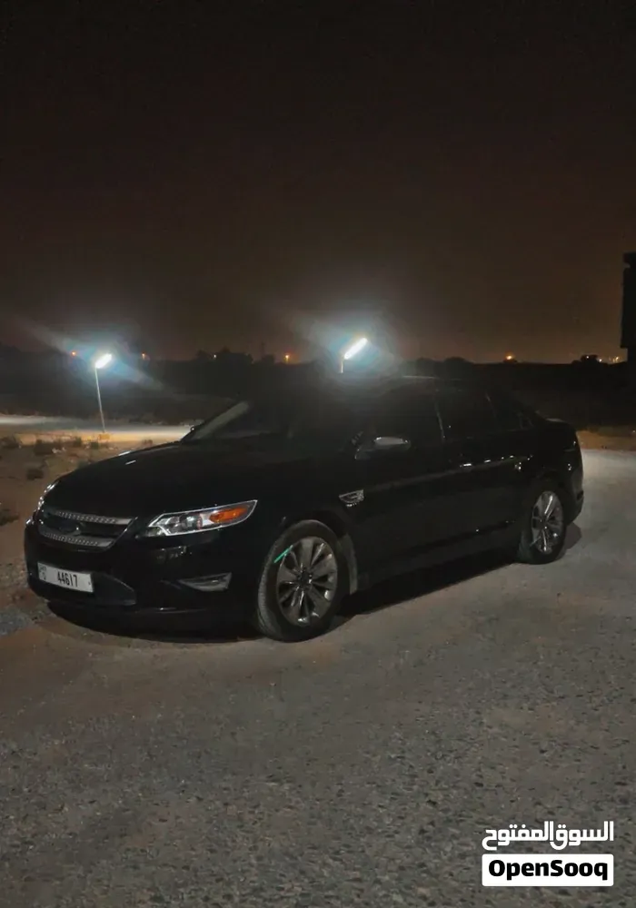 Ford Taurus 2011 photo 2