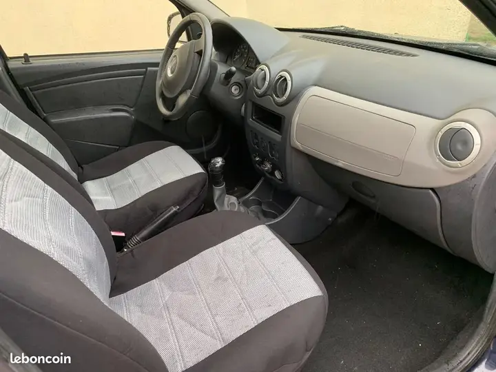Dacia Sandero 2010 photo 5