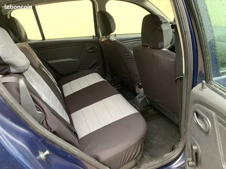 Dacia Sandero 2010 photo 3