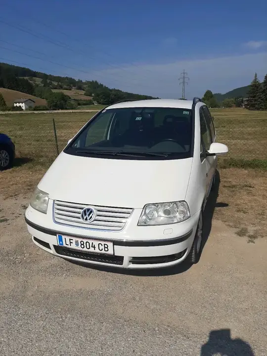 Volkswagen Sharan 2009 photo 2