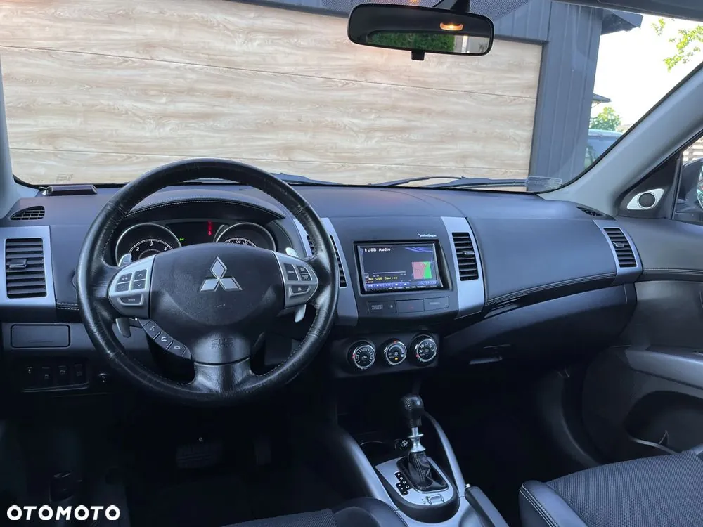 Mitsubishi Outlander 2011 photo 2
