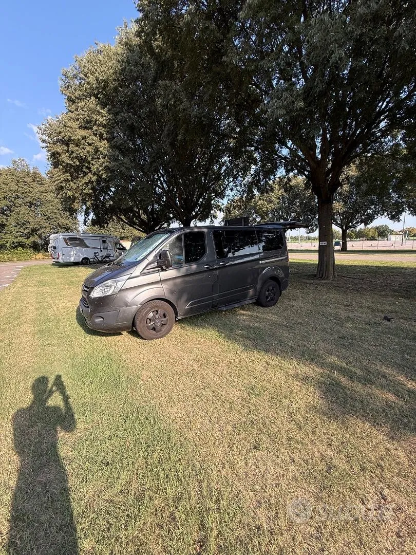 Ford Tourneo Custom 2017 photo 2