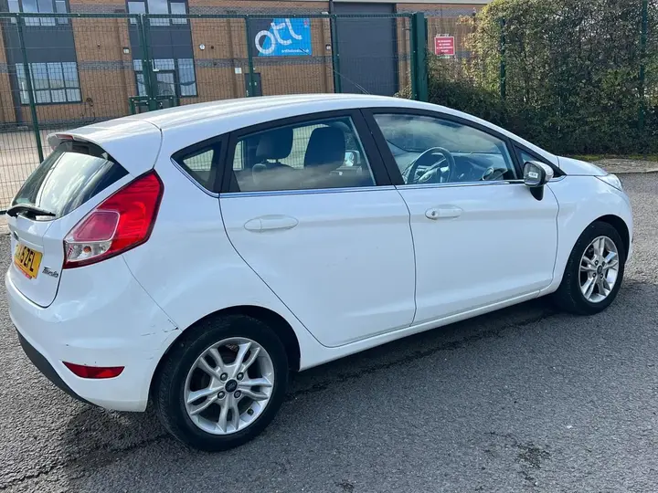 Ford Fiesta 2015 photo 3