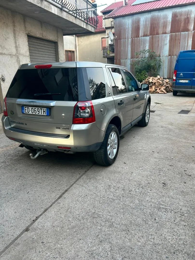 Land Rover Freelander 2 2010 photo 2
