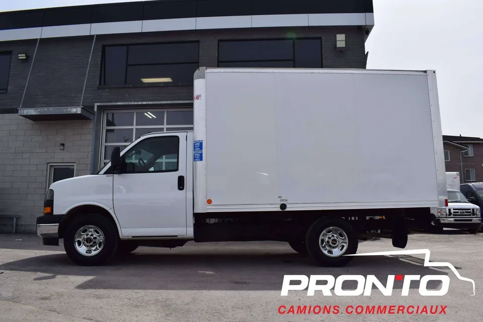 GMC Savana 2021 photo 2
