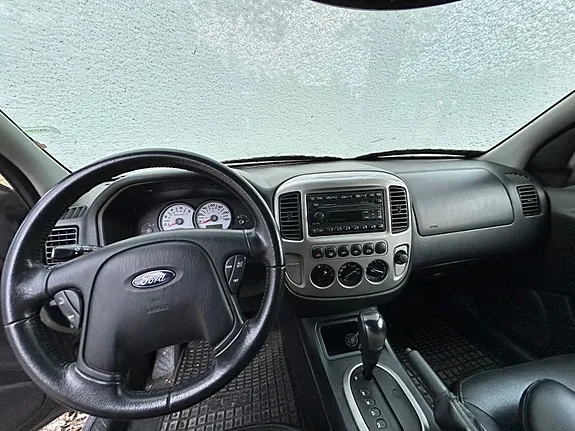 Ford Escape 2005 photo 2