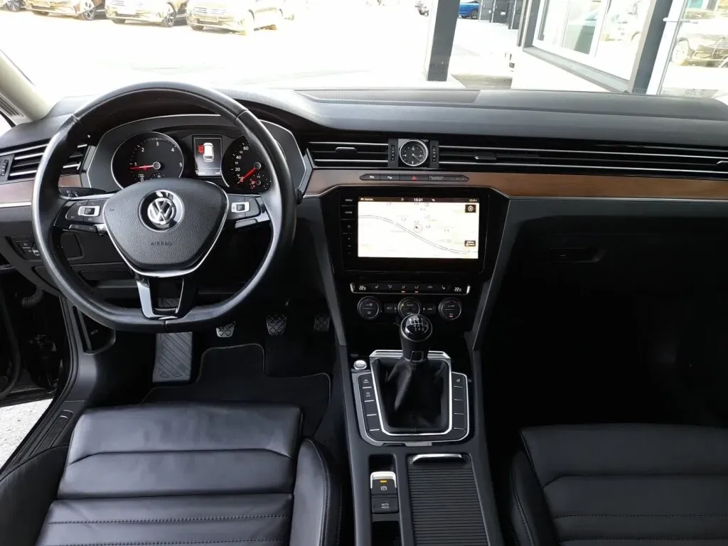 Volkswagen Passat 2019 photo 3