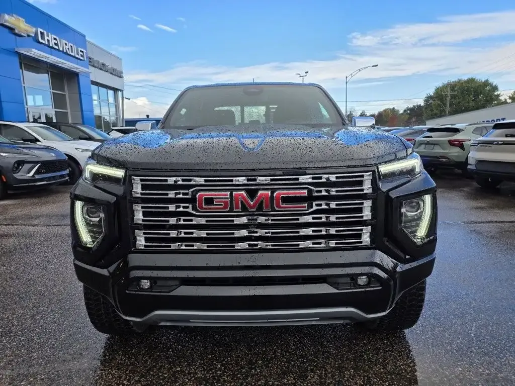GMC Canyon 2025 photo 2
