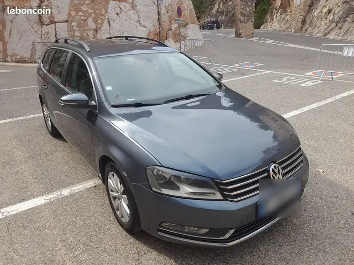 Volkswagen Passat 2011 photo 2