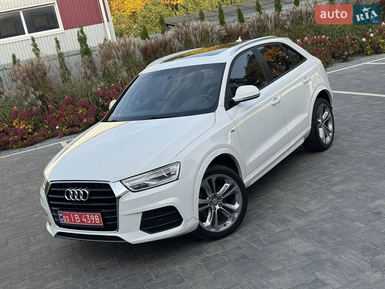 Audi Q3 2018 photo 2