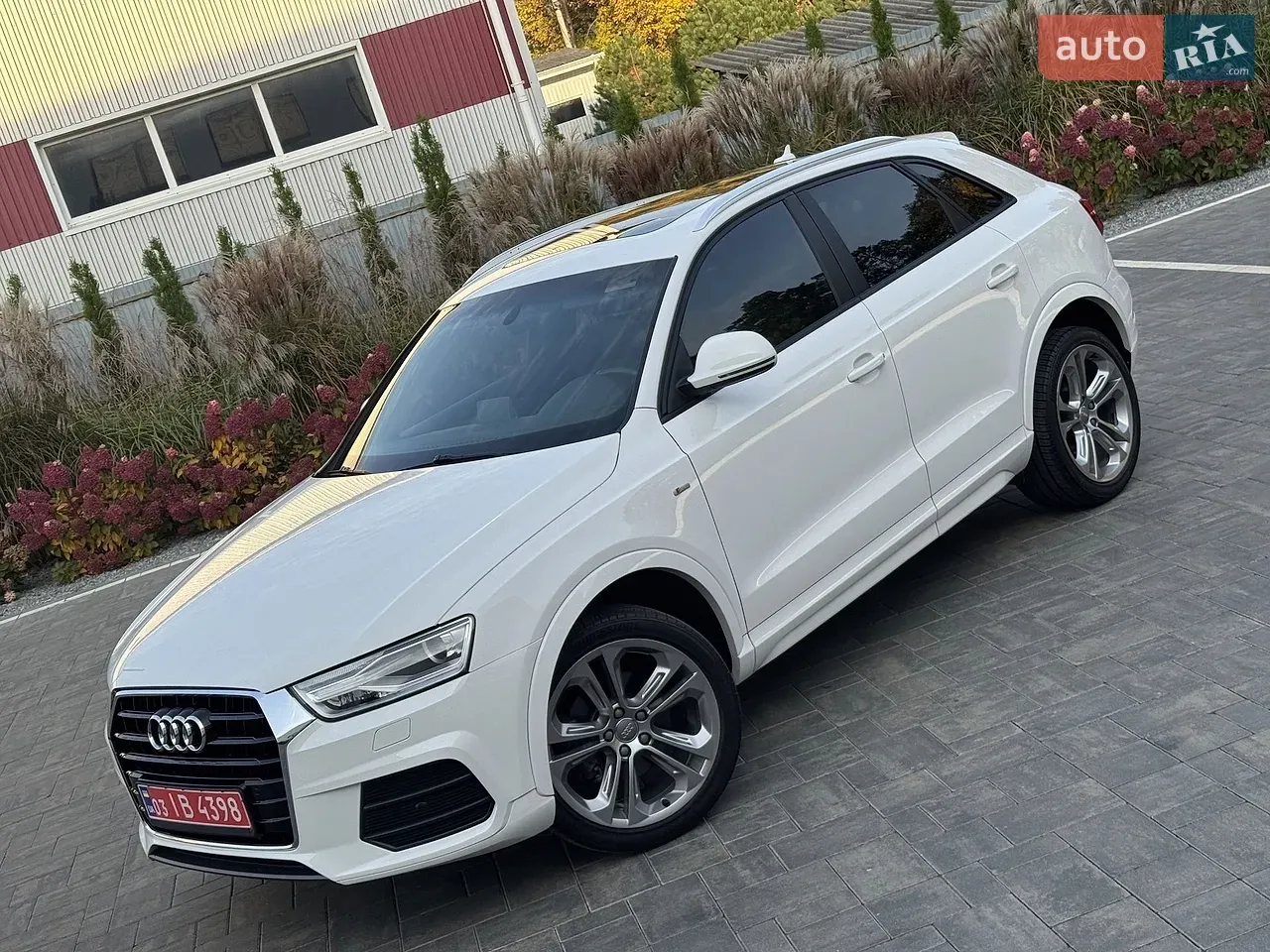 Audi Q3 2018 photo 3