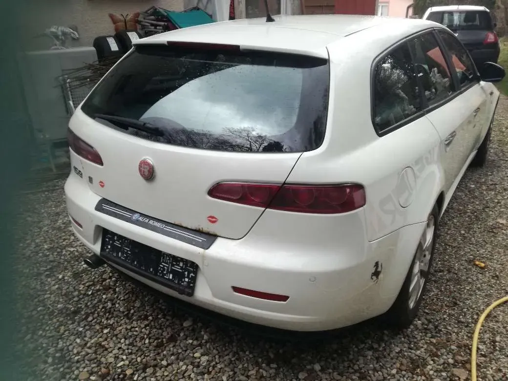 Alfa Romeo 159 2011 photo 3