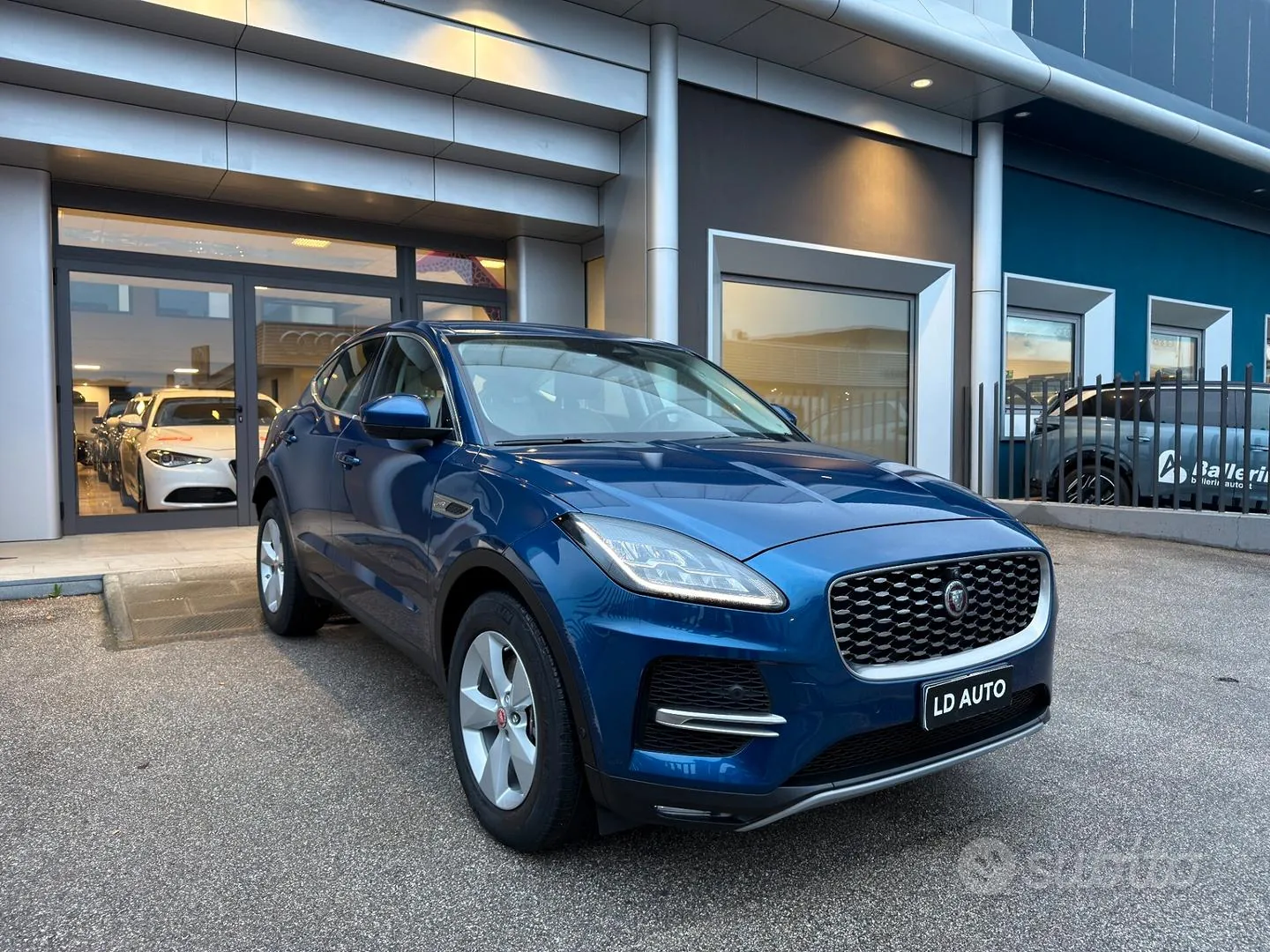 Jaguar E-Pace 2021 photo 2