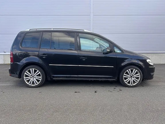 Volkswagen Touran 2009 photo 2
