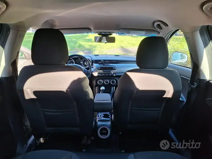 Alfa Romeo Giulietta 2012 photo 2