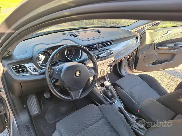Alfa Romeo Giulietta 2012 photo 3