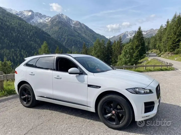 Jaguar F-Pace 2018 photo 2