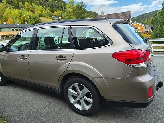 Subaru Outback 2013 photo 2